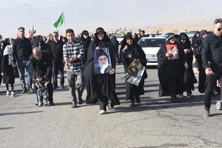 طنین «لبیک یا حسین» جاماندگان اربعین حسینی در بهاباد