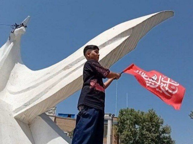 طنین «لبیک یا حسین» در سنندج طنین «لبیک یا حسین» در سنندج