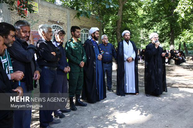 زائران پیاده چناران‌شهر در مسیر حرم رضوی