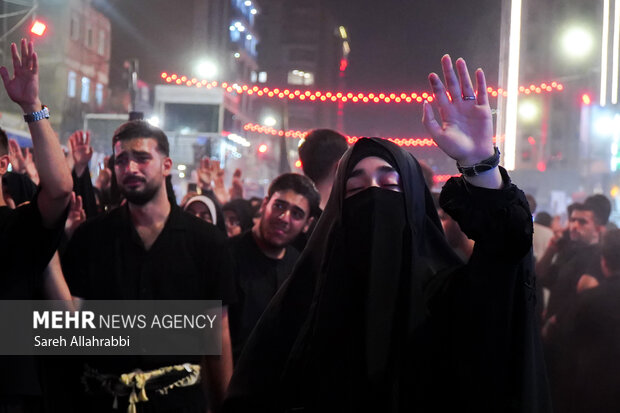 عزاداری شب اربعین حسینی در بین الحرمین