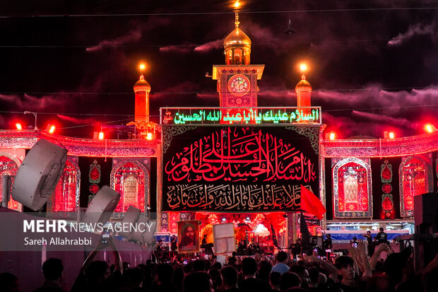 عزاداری شب اربعین حسینی در بین الحرمین