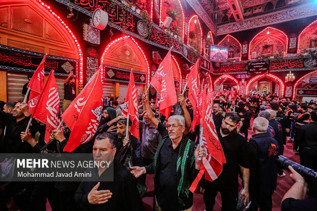 پرچم سرخ انتقام در حرم مطهر امام حسین(ع)