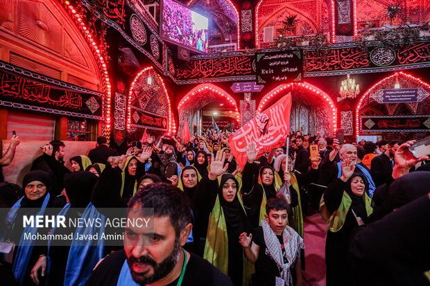 پرچم سرخ انتقام در حرم مطهر امام حسین(ع)