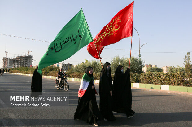 پیاده‌روی دلدادگان اربعین حسینی در قم