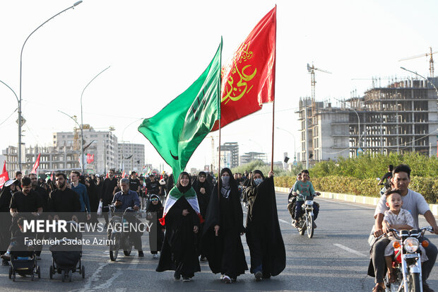 پیاده‌روی دلدادگان اربعین حسینی در قم