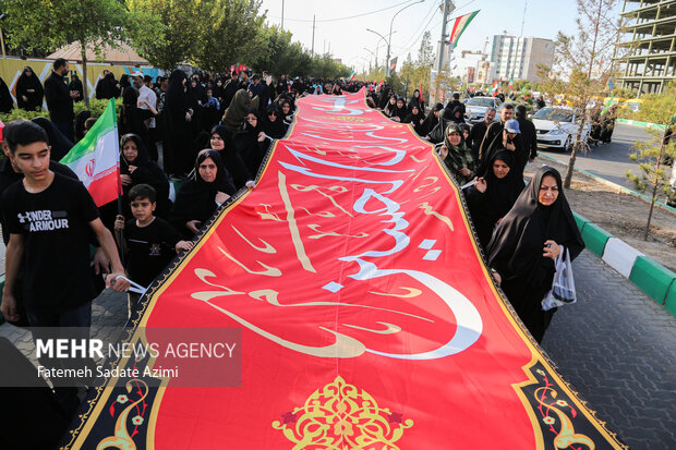 پیاده‌روی دلدادگان اربعین حسینی در قم