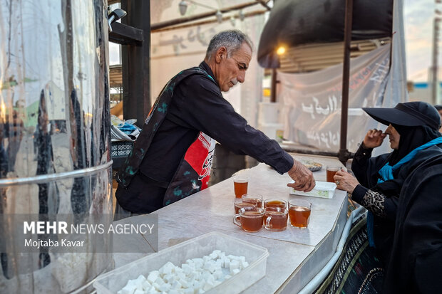 بازگشت زوار اربعین حسینی از مرز مهران