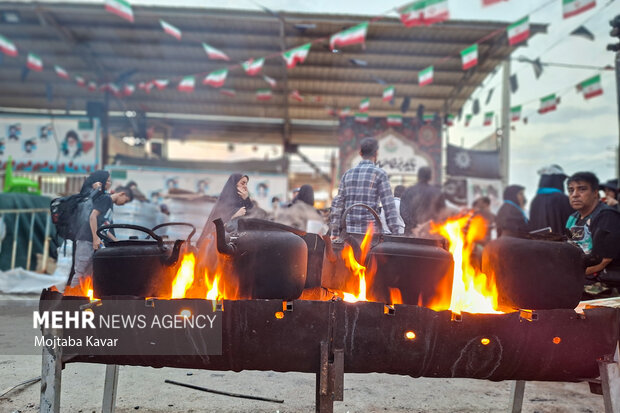 بازگشت زوار اربعین حسینی از مرز مهران