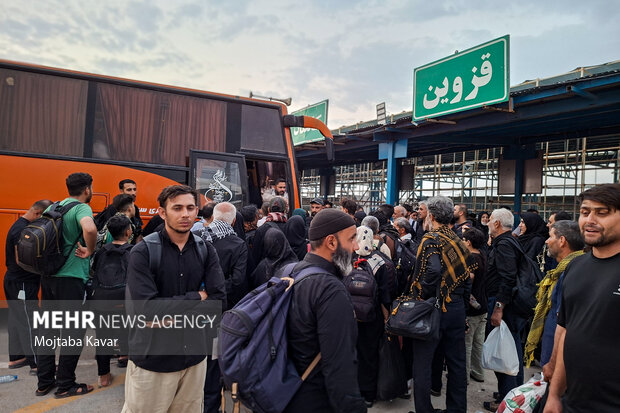 بازگشت زوار اربعین حسینی از مرز مهران