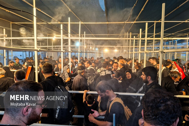 بازگشت زوار اربعین حسینی از مرز مهران