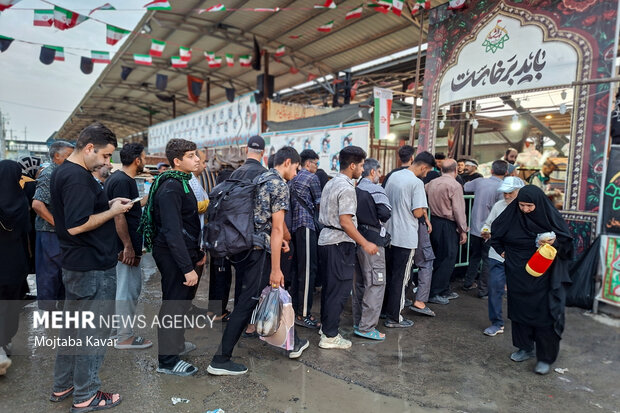 بازگشت زوار اربعین حسینی از مرز مهران