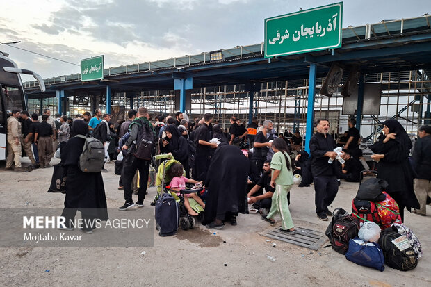 بازگشت زوار اربعین حسینی از مرز مهران