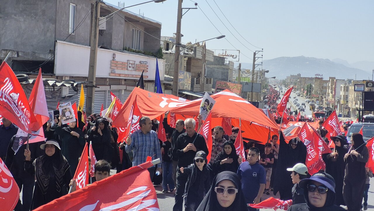 پرچم «یا لثارات الحسین» بر دوش جاماندگان اربعین در یاسوج