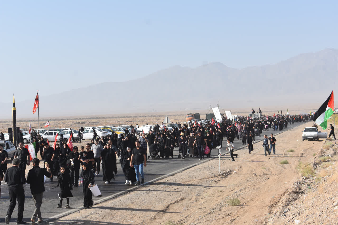 طنین «لبیک یا حسین» جاماندگان اربعین حسینی در بهاباد