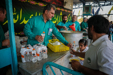 پذیرایی از ۱۸۰ هزار زائر اربعین در مسجد جمکران