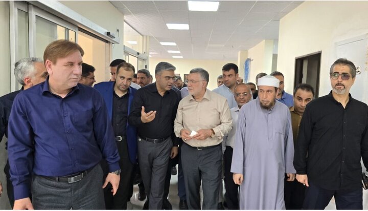 بازدید وزیر بهداشت از مرکز پایش سلامت نخل‌تقی؛ پروژه آماده تجهیز است