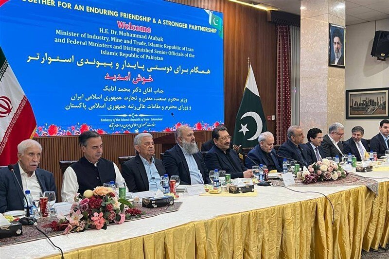 Iran, Pakistan emphasize strengthening trade, economic coop.