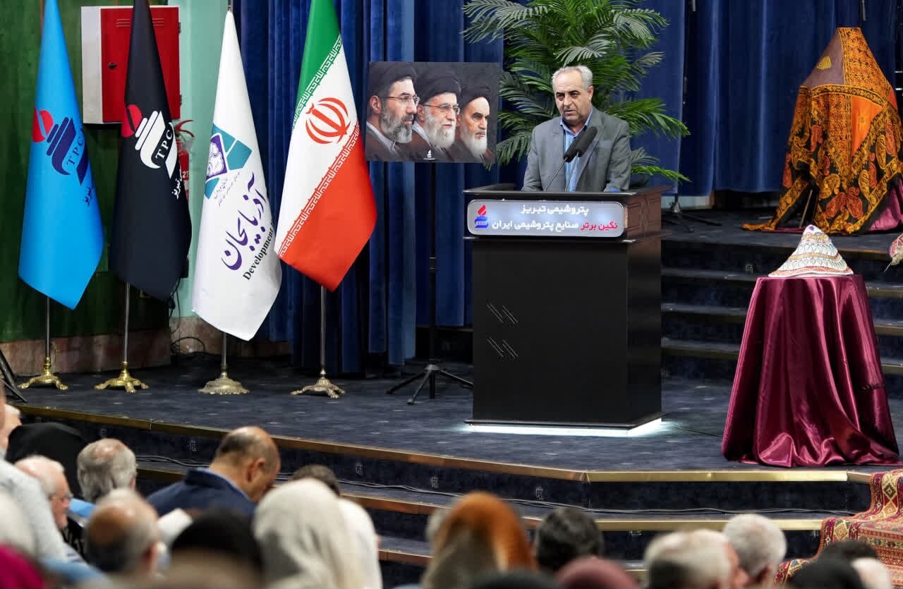 سرمست: مشروطه آغاز گذار ایران از حکمرانی فردی به حکمرانی نهادی بود