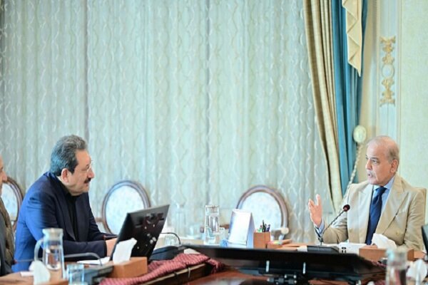 Iran’s industry min. meets with Pakistani PM in Islamabad