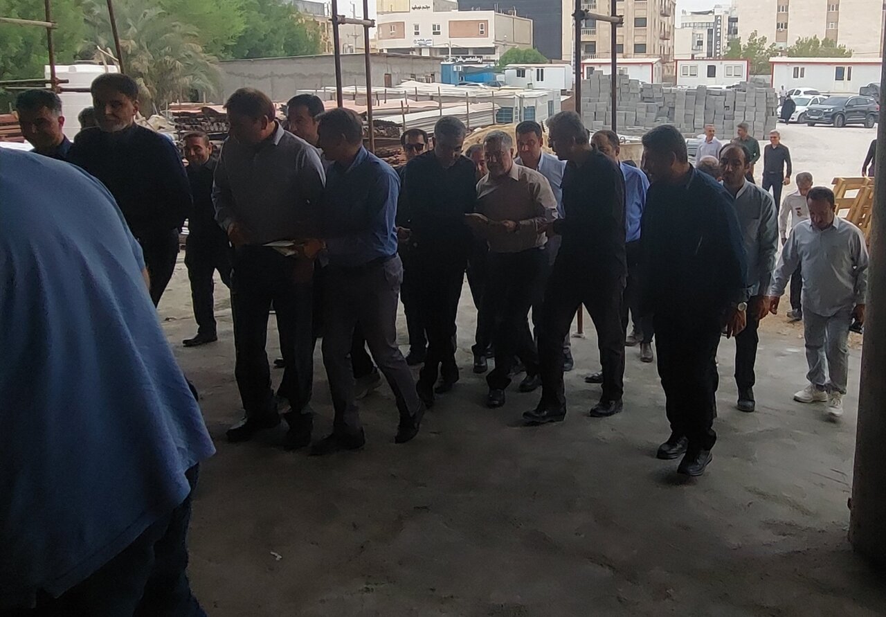 وزیر بهداشت بر تسریع در ساخت بیمارستان ۱۷ شهریور برازجان تأکید کرد