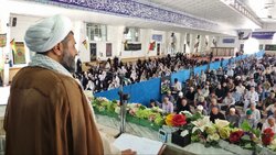 امام جمعه شیروان: مدیریت مصرف بنزین نیاز به واردات را کاهش می‌دهد