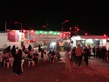 موکب‌داران سریش‌آباد همچنان در خدمت زائران مسیر شمال‌غرب کشور