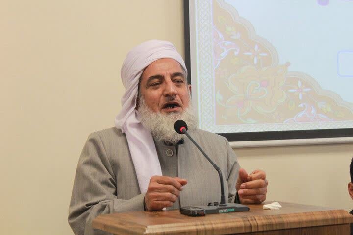 امام جمعه مریوان: تمسک به قرآن و سنت، راه رسیدن به عاقبت‌بخیری است