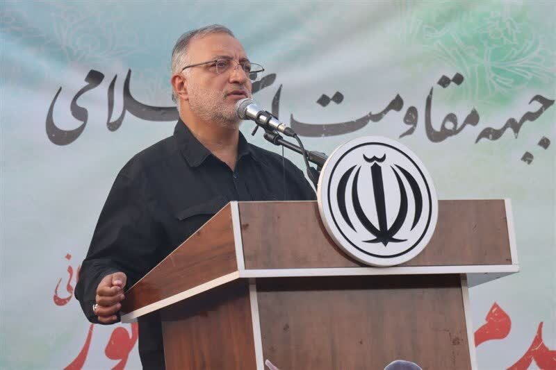 زاکانی مهمان خانواده شهدای مدرسه شجره طیبه میناب شد