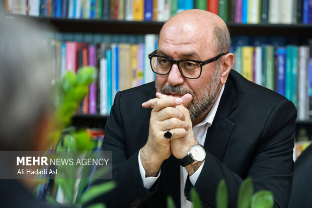 بازدید رئیس بنیاد مستضعفان از گروه رسانه‌ای مهر