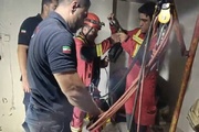 نجات معجزه‌آسای کارگر ۲۲ ساله از عمق ۱۵ متری چاه در تهران
