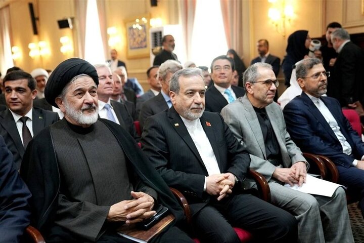 Iran to stand firm rather than submit to oppression, coercion