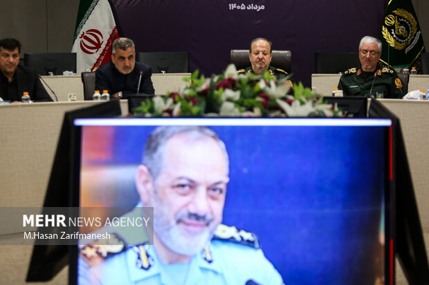 نشست خبری سرپرست وزارت دفاع با اصحاب رسانه
