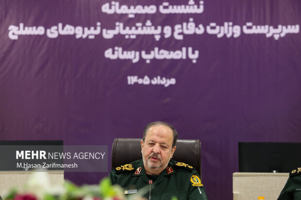 نشست خبری سرپرست وزارت دفاع با اصحاب رسانه