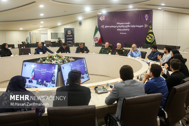 نشست خبری سرپرست وزارت دفاع با اصحاب رسانه