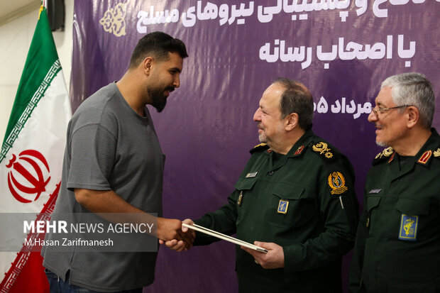 نشست خبری سرپرست وزارت دفاع با اصحاب رسانه
