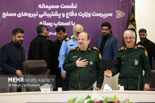 نشست خبری سرپرست وزارت دفاع با اصحاب رسانه