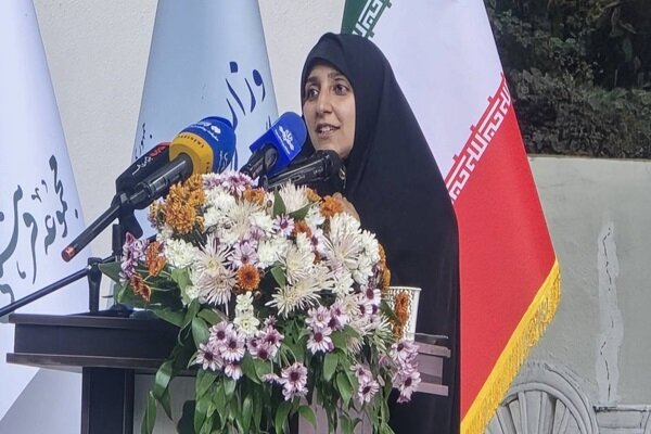 زنان در آثار فرشچیان منفعل نیستند؛ آنان جانِ زندگی و مرکز آفرینش‌اند