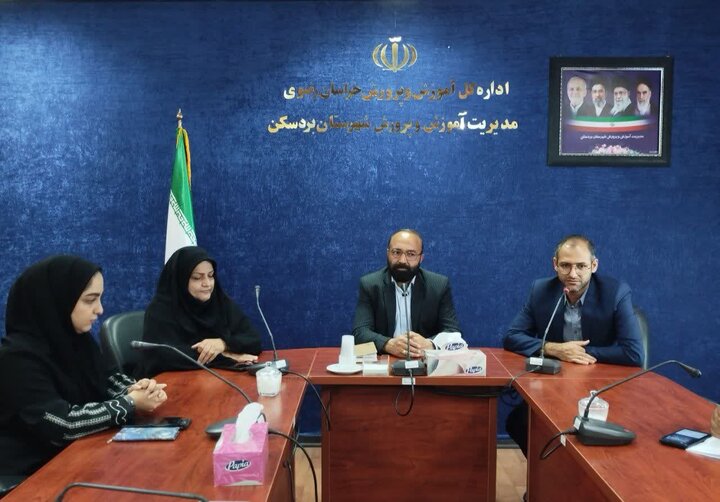 تحویل ۱۸۵ هزار جلد کتاب درسی به بردسکن