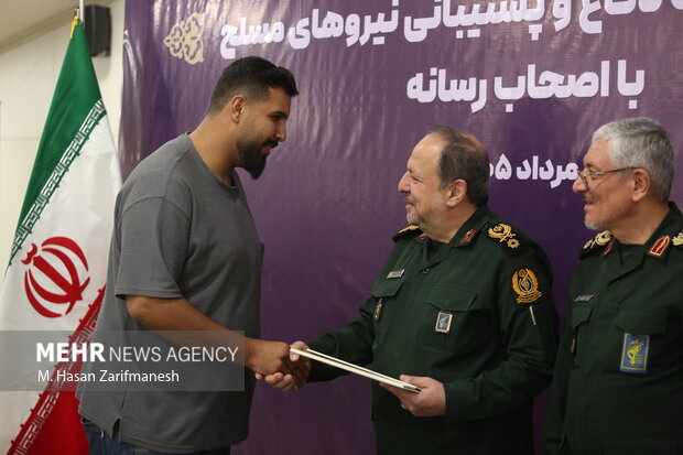 نشست خبری سرپرست وزارت دفاع