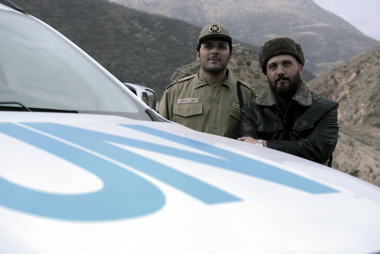 تصویر کامبیز دیرباز و علیرضا کمالی در «سمفونی باران» تصویر کامبیز دیرباز و علیرضا کمالی در «سمفونی باران»