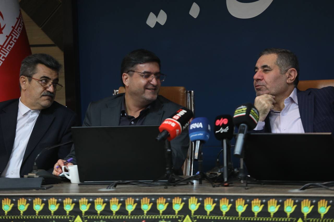 نقد دولت باید به اصلاح و ساختن کشور منجر شود
