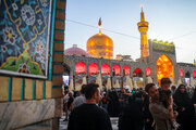 طنین نوای ماتم در حرم مطهر امام رضا(ع) در شب رحلت پیامبر اکرم(ص)