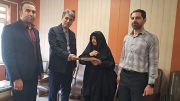 پلاک طلای یک بانوی خیر لرستانی، سهمی برای تکمیل مدرسه طالقانی شد
