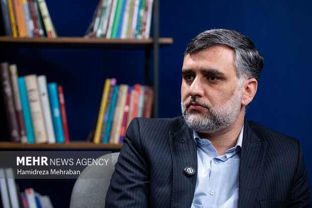 بازدید مدیرعامل باغ کتاب تهران از گروه رسانه‌ای مهر 26