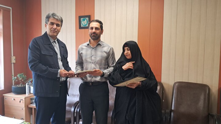 پلاک طلای یک بانوی خیر لرستانی، سهمی برای تکمیل مدرسه طالقانی شد