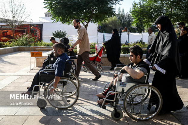 تشرف کاروان زائران دارای معلولیت آبادان به حرم امام رضا(ع)
