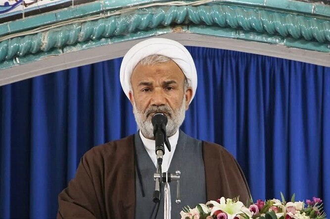 امام جمعه دشتستان:خبرنگاران در خط مقدم دفاع از مرزهای فکری جامعه هستند
