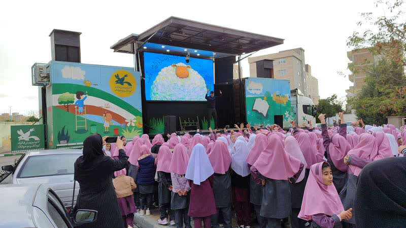 گزارش ویژه: تماشاخانه سیار کانون مهمان ۴۰ منطقه روستایی و کم برخوردار استان اردبیل | مهر - کد c8dd