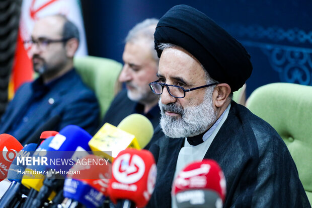نشست خبری نماینده رهبری در بنیاد شهید و امورایثارگران