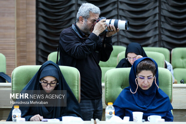 نشست خبری نماینده رهبری در بنیاد شهید و امورایثارگران